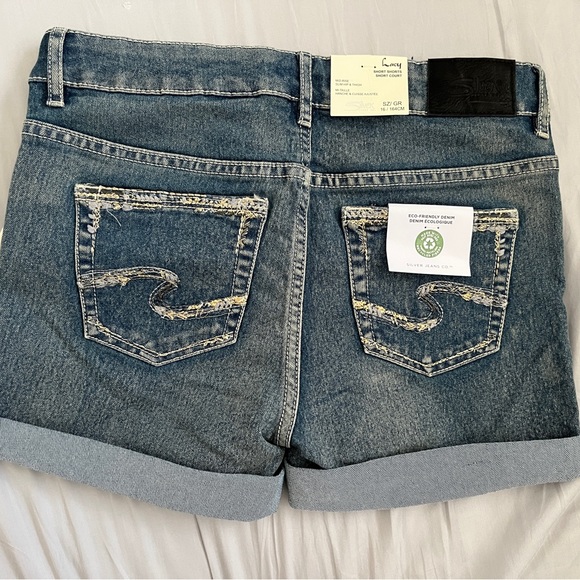 NWT silver jeans co. Lacy bleach mid rise short - Picture 2 of 5